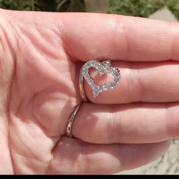 💖 18k White Gold Filled CZ Diamond Heart Earrings - Picture 12 of 16